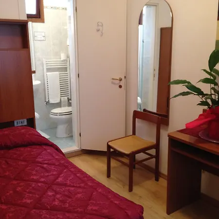 Hotel Caprera 2*