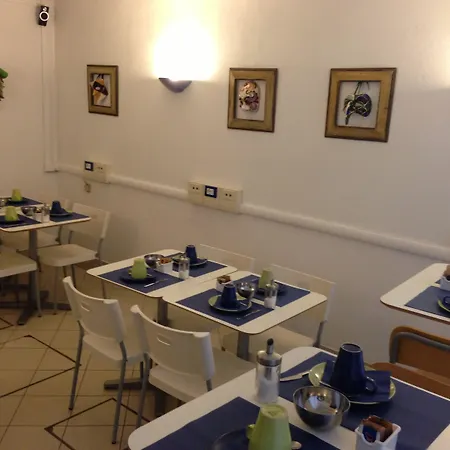 Hotel Caprera 2*