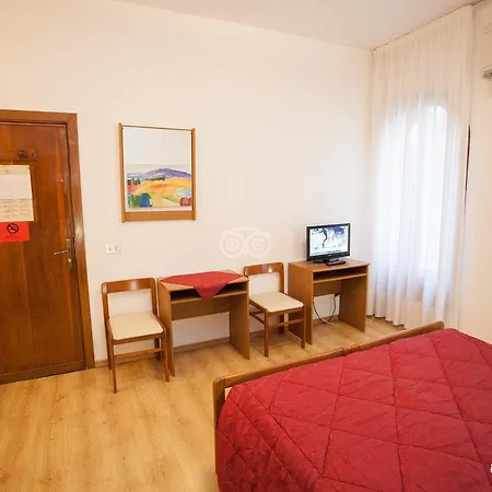 Hotel Caprera 2*